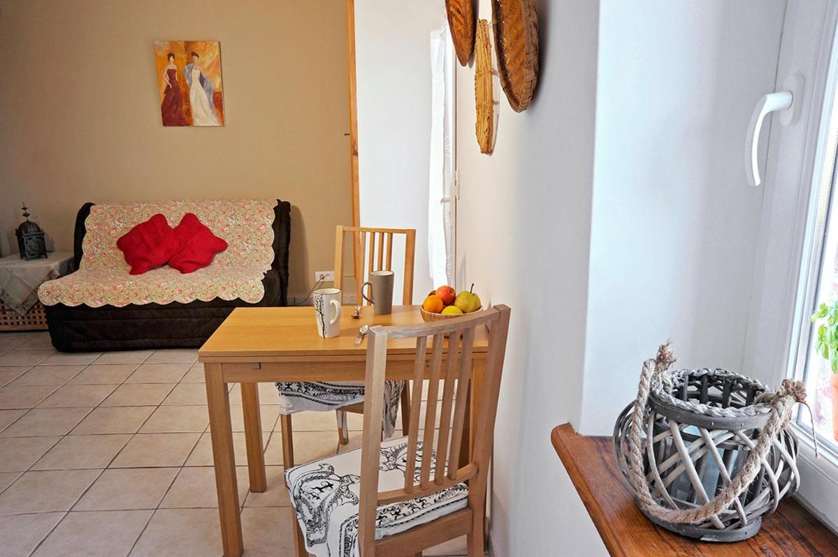 Bed And Breakfast La Maison De Nathalie Les Mayons Luaran gambar